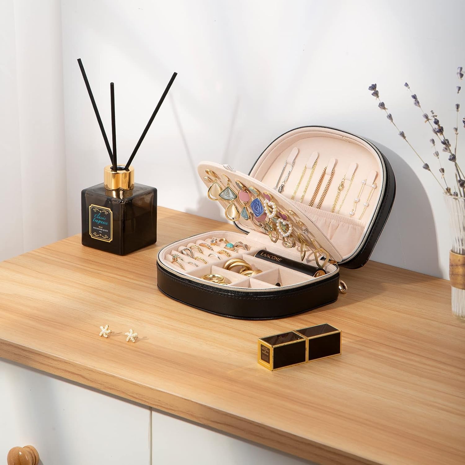 Medium Portable Seashell-Shaped Jewelry Organizer, 2-Layer Travel Jewelry Box in PU Leather for Women - Black