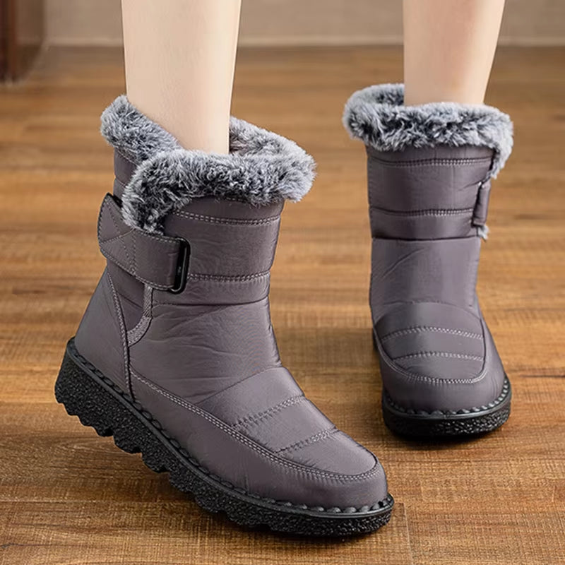 Women's Fashion Snow Boots - Solid Mid-Height Platform Winter Footwear